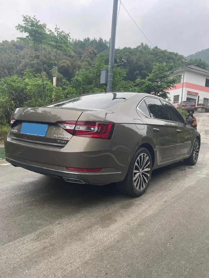 2018 Skoda Kodiak 1.8T 180HP L4 7DCT,autocango,china used car exporter,china ev exporter,chinese used car exporter,chinese used ev exporter