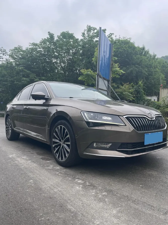 2018 Skoda Kodiak 1.8T 180HP L4 7DCT,autocango,china used car exporter,china ev exporter,chinese used car exporter,chinese used ev exporter