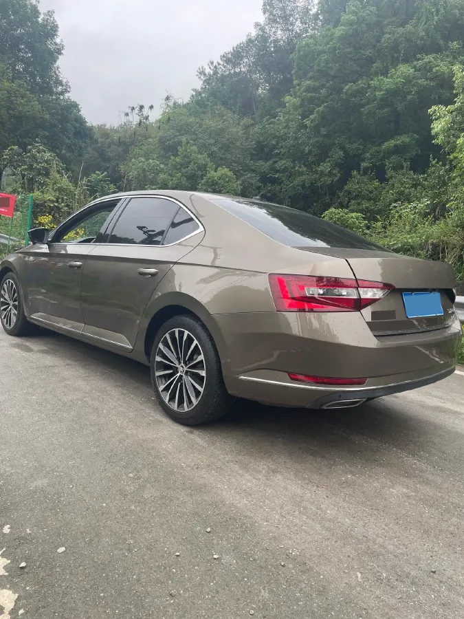 2018 Skoda Kodiak 1.8T 180HP L4 7DCT,autocango,china used car exporter,china ev exporter,chinese used car exporter,chinese used ev exporter