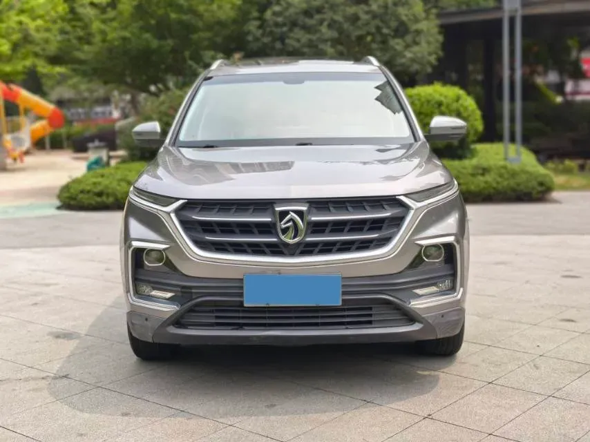 2018 BaoJun 530 1.5T 150HP L4 6DCT,autocango,china used car exporter,china ev exporter,chinese used car exporter,chinese used ev exporter