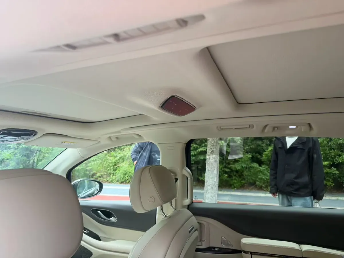 2022 Voyah Dream 1.5T 136HP L4 PHEV 25.57KWH,autocango,china used car exporter,china ev exporter,chinese used car exporter,chinese used ev exporter