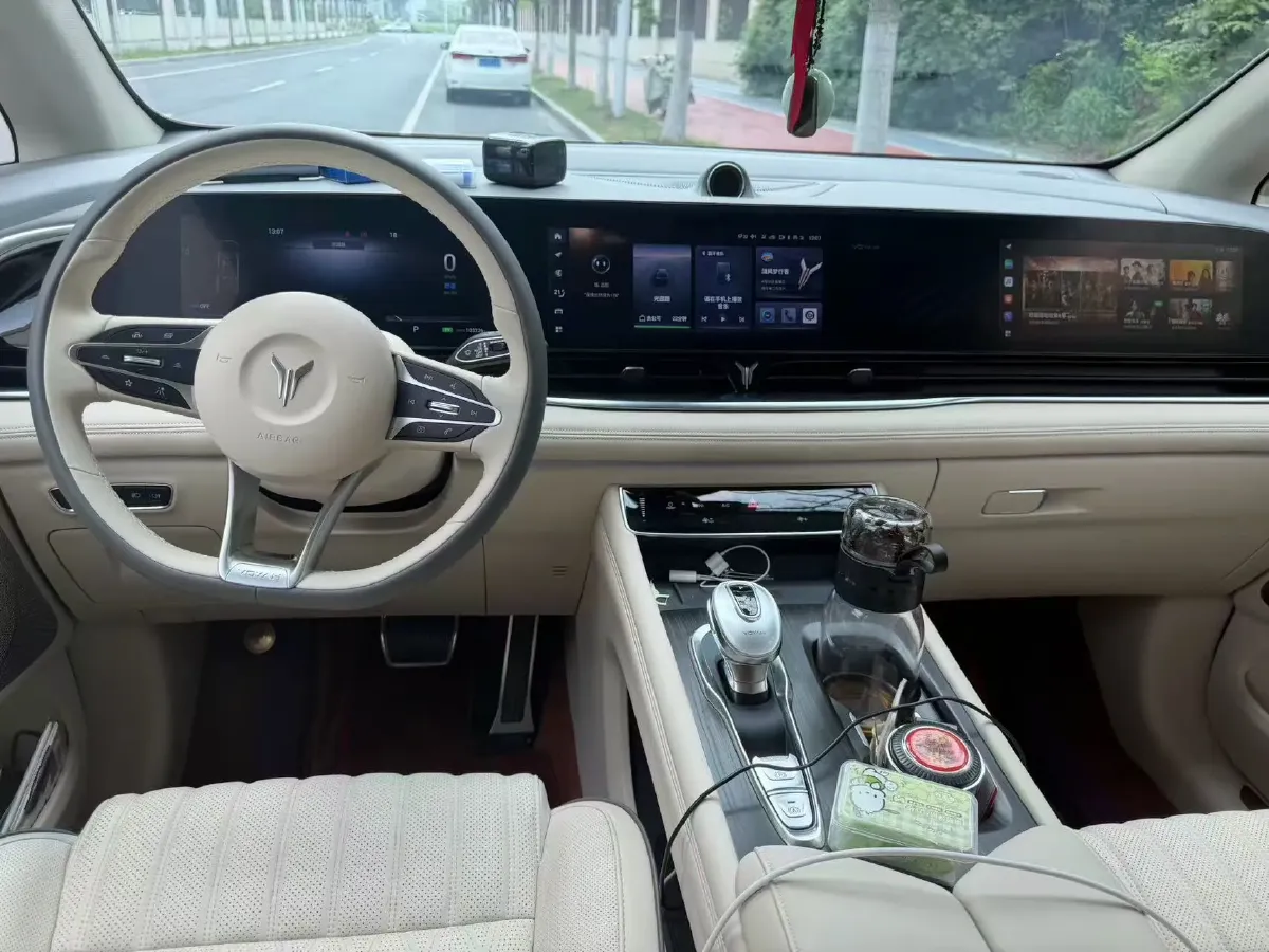 2022 Voyah Dream 1.5T 136HP L4 PHEV 25.57KWH,autocango,china used car exporter,china ev exporter,chinese used car exporter,chinese used ev exporter