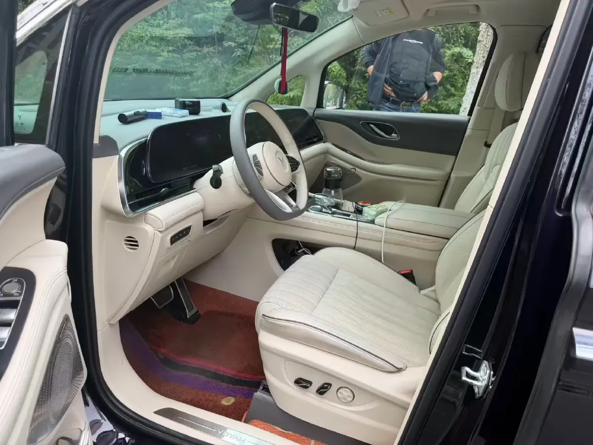 2022 Voyah Dream 1.5T 136HP L4 PHEV 25.57KWH,autocango,china used car exporter,china ev exporter,chinese used car exporter,chinese used ev exporter