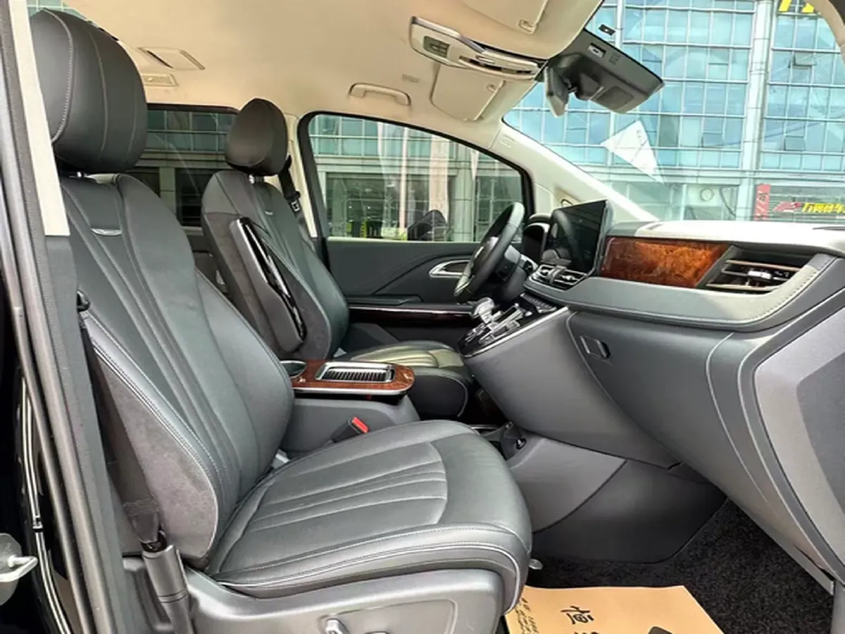 2023 HongQi HQ9 2.0T 252HP L4 8AT,autocango,china used car exporter,china ev exporter,chinese used car exporter,chinese used ev exporter