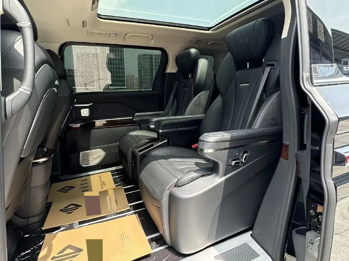 2023 HongQi HQ9 2.0T 252HP L4 8AT,autocango,china used car exporter,china ev exporter,chinese used car exporter,chinese used ev exporter