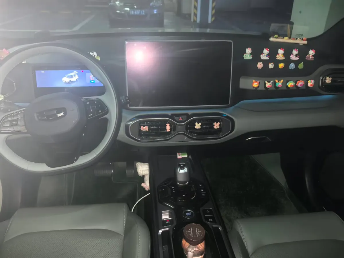 2025 Geely Cowboy 1.5T 181HP L4 7DCT,autocango,china used car exporter,china ev exporter,chinese used car exporter,chinese used ev exporter