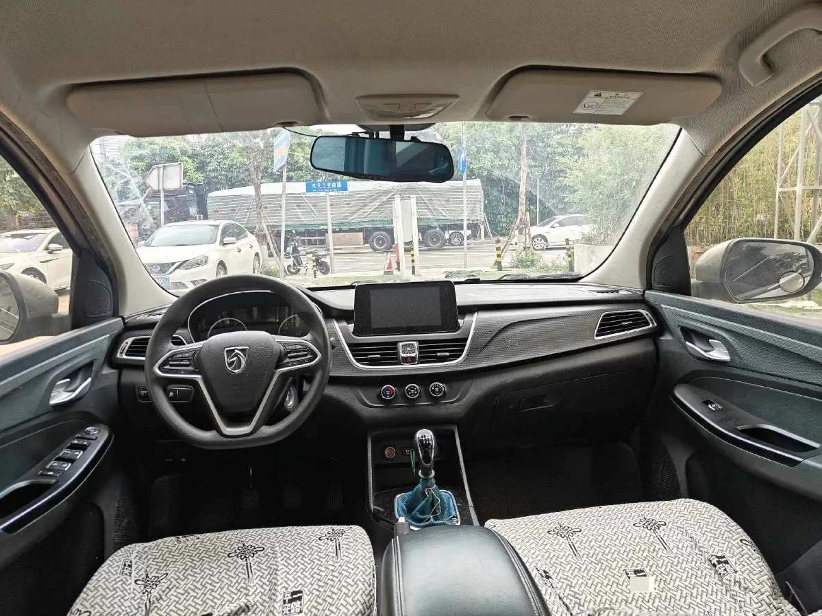 2019 BaoJun 730 1.5L 112HP L4 6MT,autocango,china used car exporter,china ev exporter,chinese used car exporter,chinese used ev exporter