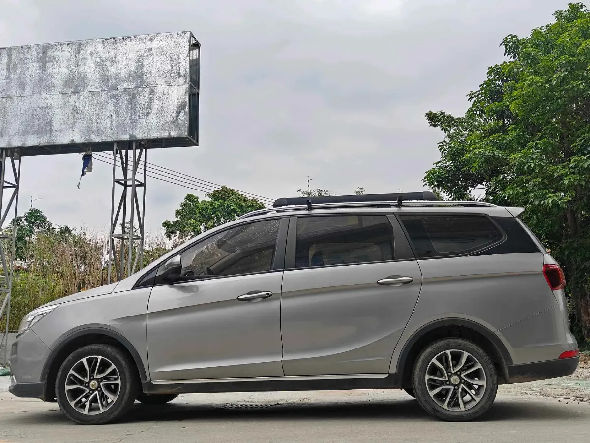 2019 BaoJun 730 1.5L 112HP L4 6MT,autocango,china used car exporter,china ev exporter,chinese used car exporter,chinese used ev exporter