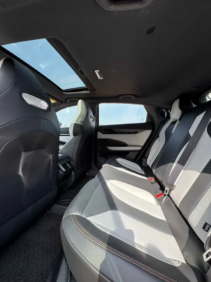 2024 ChangAn UNI-V iDD 1.5L 110HP L4 E-CVT PHEV 18.99KWH,autocango,china used car exporter,china ev exporter,chinese used car exporter,chinese used ev exporter