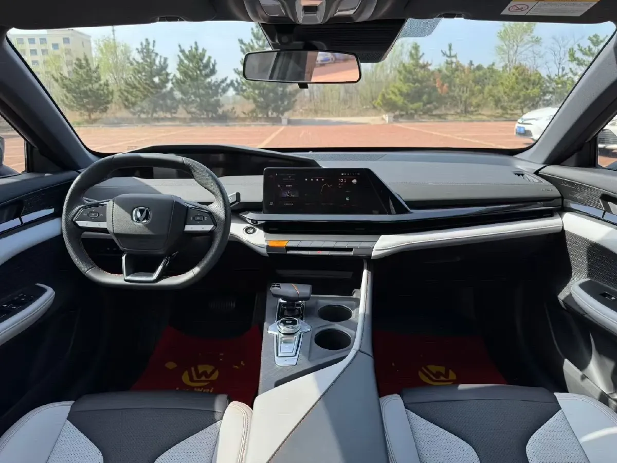 2024 ChangAn UNI-V iDD 1.5L 110HP L4 E-CVT PHEV 18.99KWH,autocango,china used car exporter,china ev exporter,chinese used car exporter,chinese used ev exporter