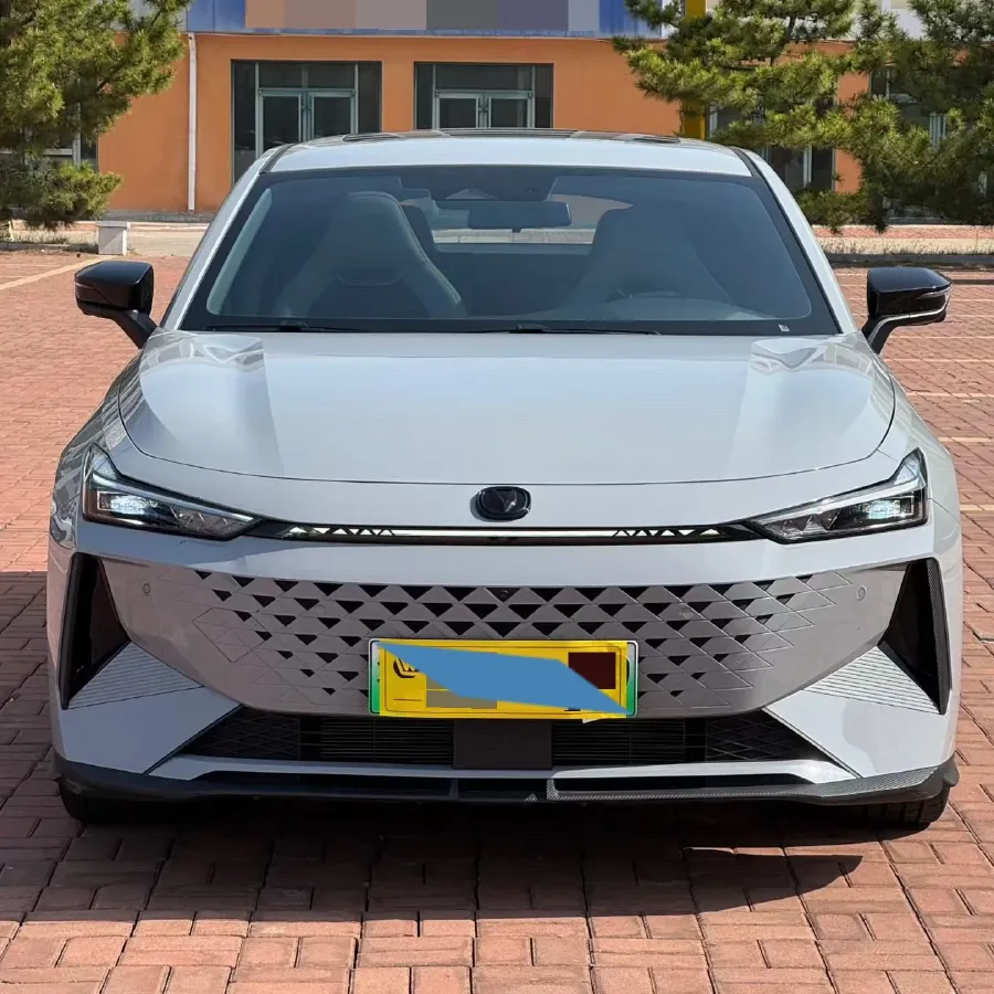 2024 ChangAn UNI-V iDD 1.5L 110HP L4 E-CVT PHEV 18.99KWH,autocango,china used car exporter,china ev exporter,chinese used car exporter,chinese used ev exporter