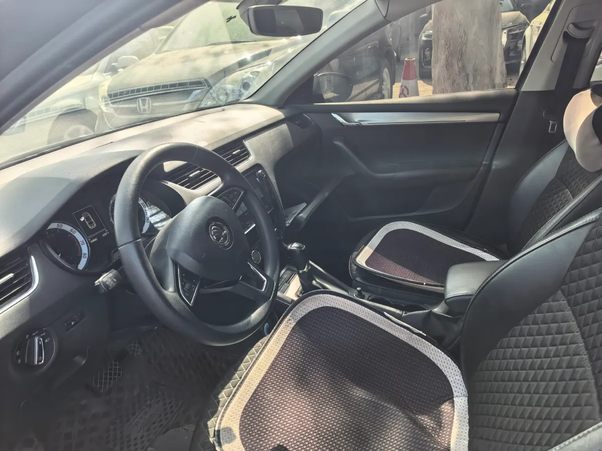 2019 Skoda Octavia 1.5L 116HP L4 6AT,autocango,china used car exporter,china ev exporter,chinese used car exporter,chinese used ev exporter