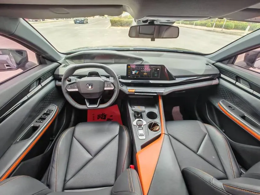 2022 ChangAn UNI-V 1.5T 188HP L4 7DCT,autocango,china used car exporter,china ev exporter,chinese used car exporter,chinese used ev exporter