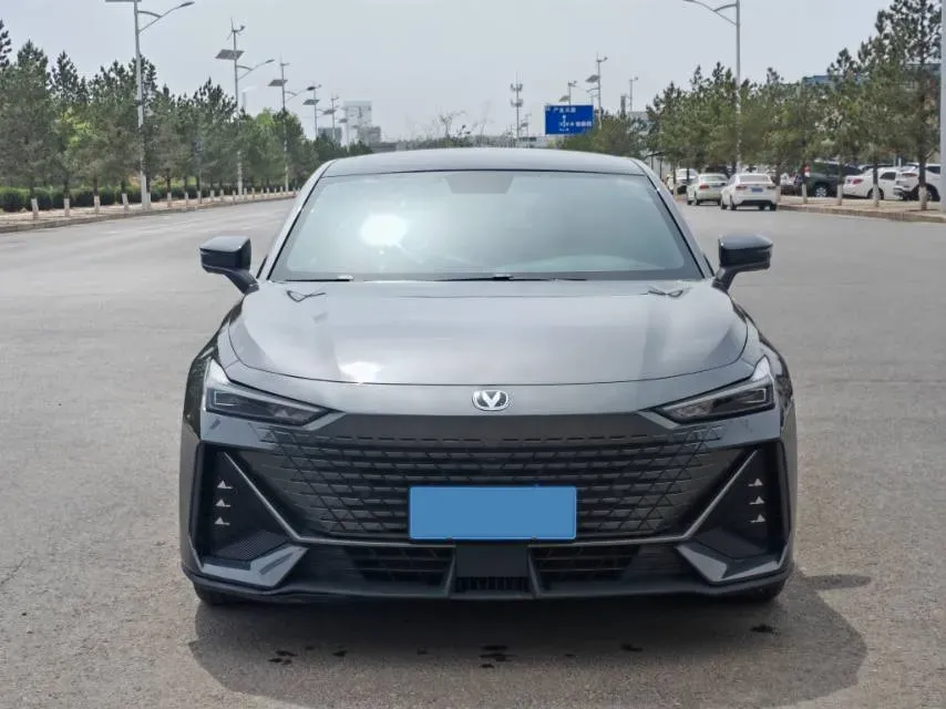 2022 ChangAn UNI-V 1.5T 188HP L4 7DCT,autocango,china used car exporter,china ev exporter,chinese used car exporter,chinese used ev exporter