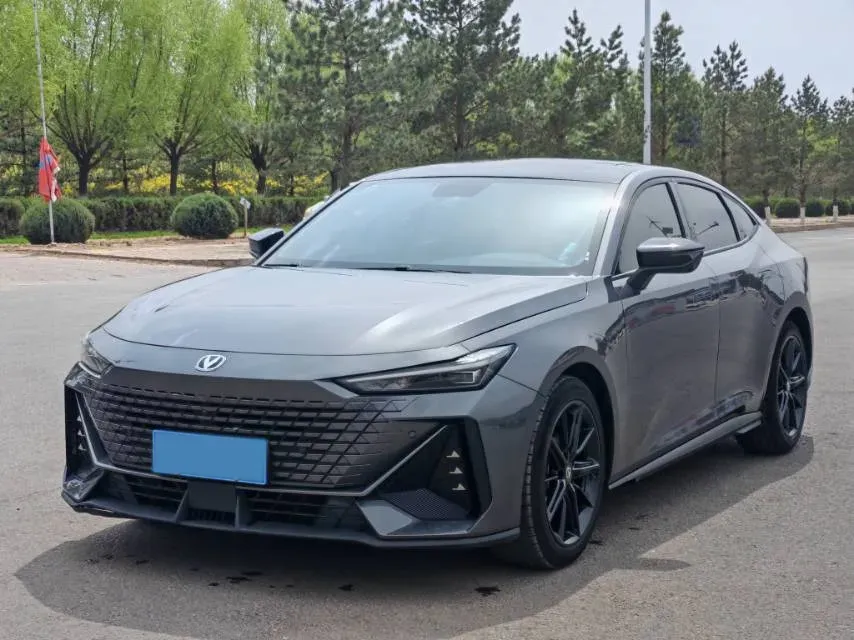 2022 ChangAn UNI-V 1.5T 188HP L4 7DCT,autocango,china used car exporter,china ev exporter,chinese used car exporter,chinese used ev exporter