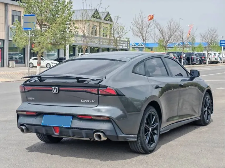 2022 ChangAn UNI-V 1.5T 188HP L4 7DCT,autocango,china used car exporter,china ev exporter,chinese used car exporter,chinese used ev exporter