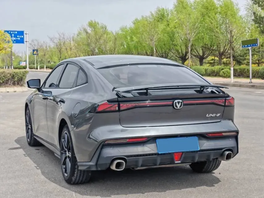 2022 ChangAn UNI-V 1.5T 188HP L4 7DCT,autocango,china used car exporter,china ev exporter,chinese used car exporter,chinese used ev exporter