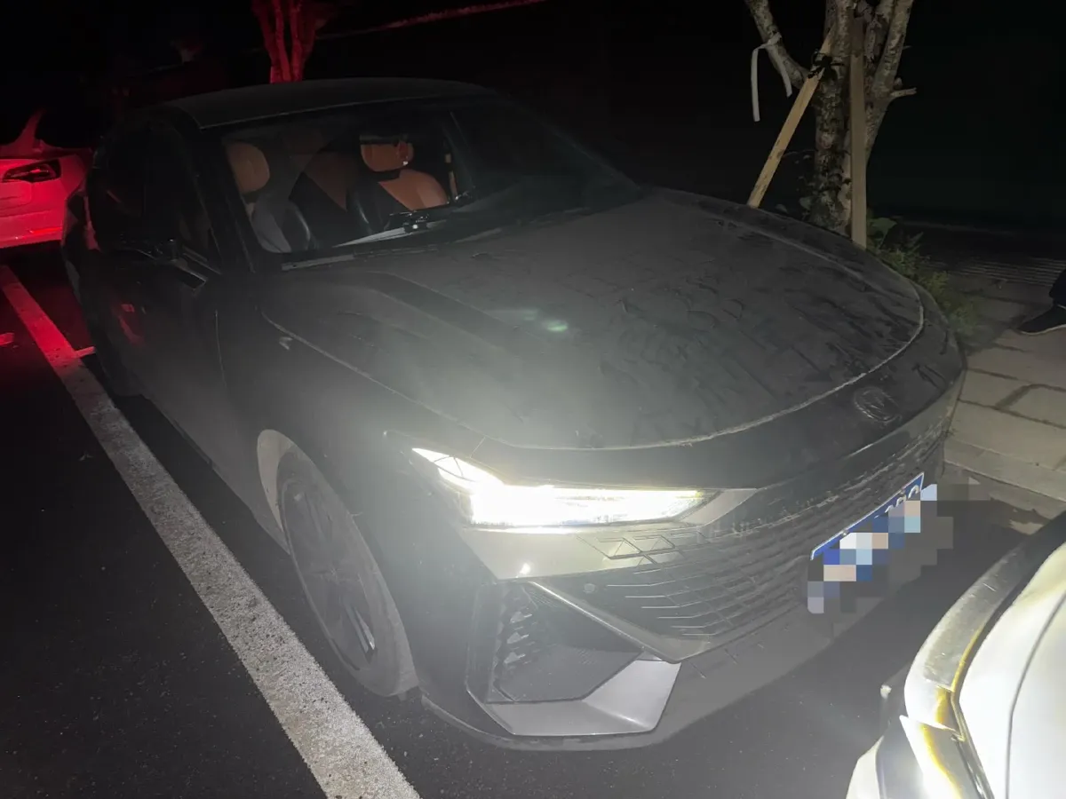 2022 ChangAn UNI-V 1.5T 188HP L4 7DCT,autocango,china used car exporter,china ev exporter,chinese used car exporter,chinese used ev exporter