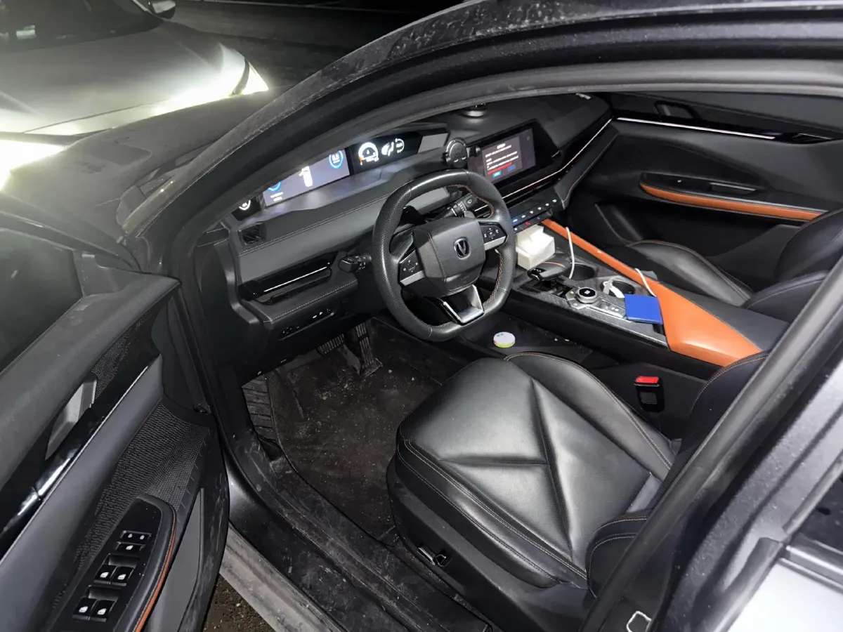 2022 ChangAn UNI-V 1.5T 188HP L4 7DCT,autocango,china used car exporter,china ev exporter,chinese used car exporter,chinese used ev exporter