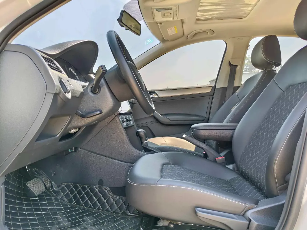 2019 SWM G01 1.5T 156HP L4 6AT,autocango,china used car exporter,china ev exporter,chinese used car exporter,chinese used ev exporter