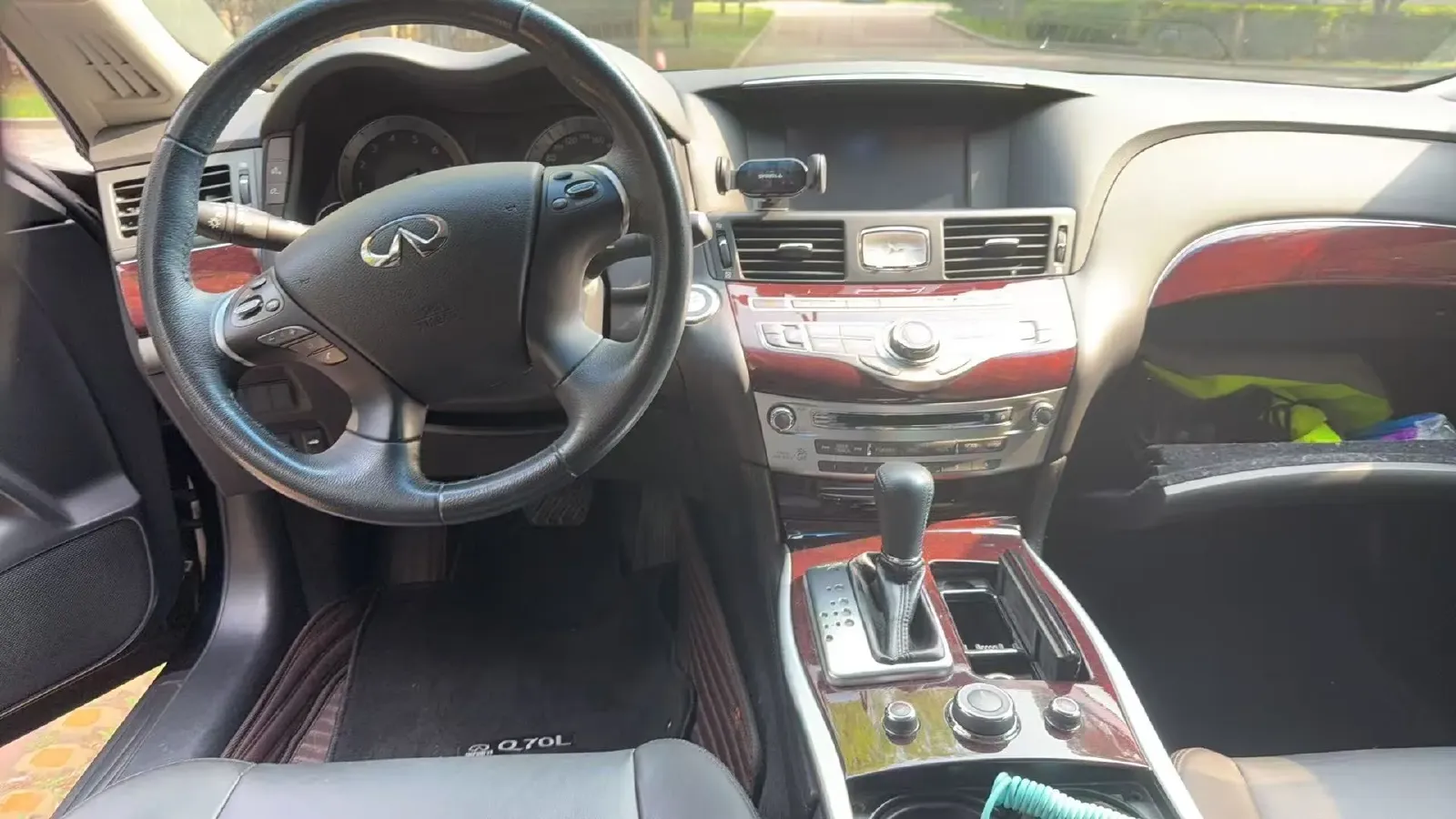 2019 Infiniti Q70 2.0T 211HP L4 7AT,autocango,china used car exporter,china ev exporter,chinese used car exporter,chinese used ev exporter