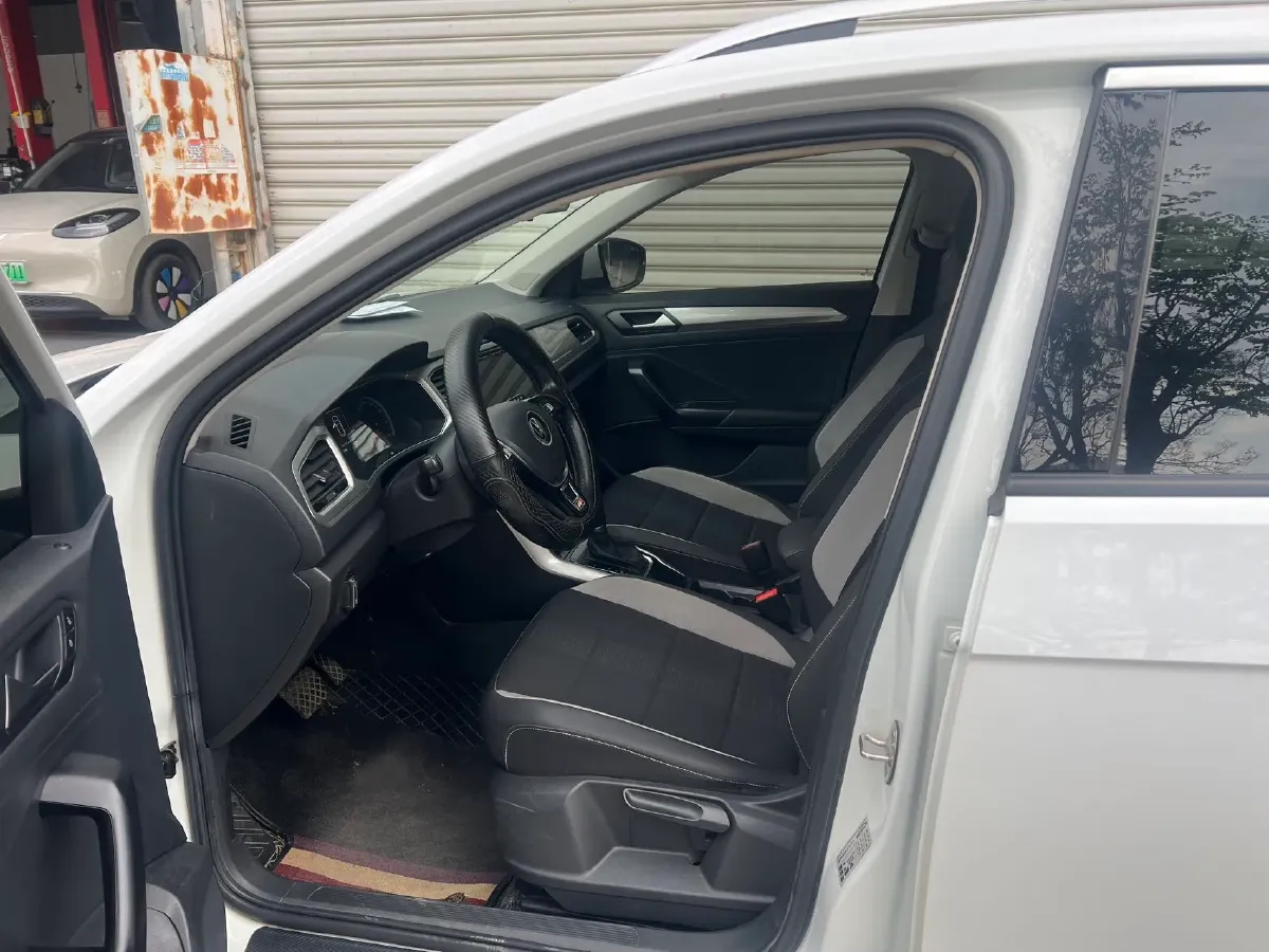 2021 Volkswagen T-Roc 1.4T 150HP L4 7DCT,autocango,china used car exporter,china ev exporter,chinese used car exporter,chinese used ev exporter