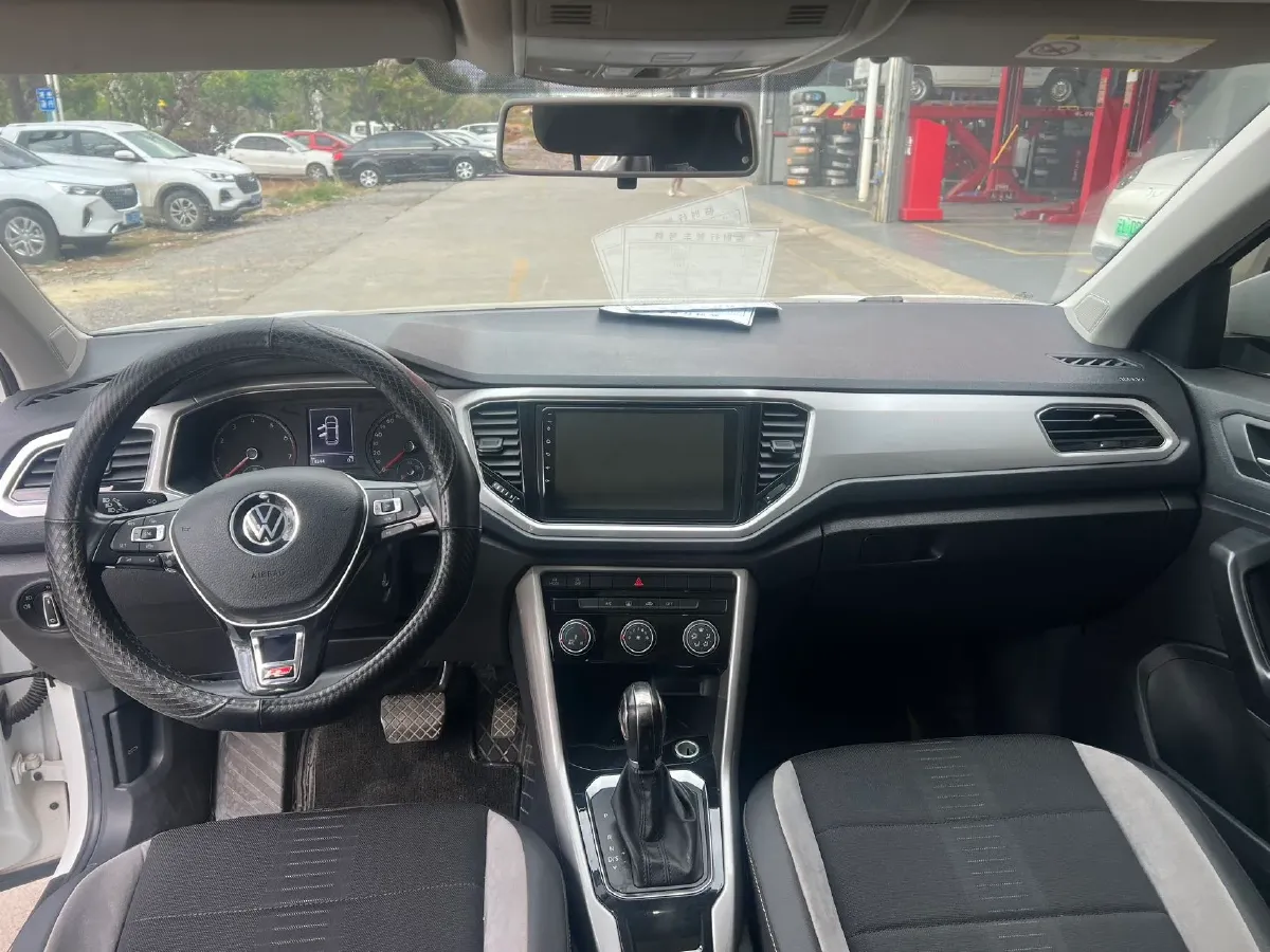 2021 Volkswagen T-Roc 1.4T 150HP L4 7DCT,autocango,china used car exporter,china ev exporter,chinese used car exporter,chinese used ev exporter