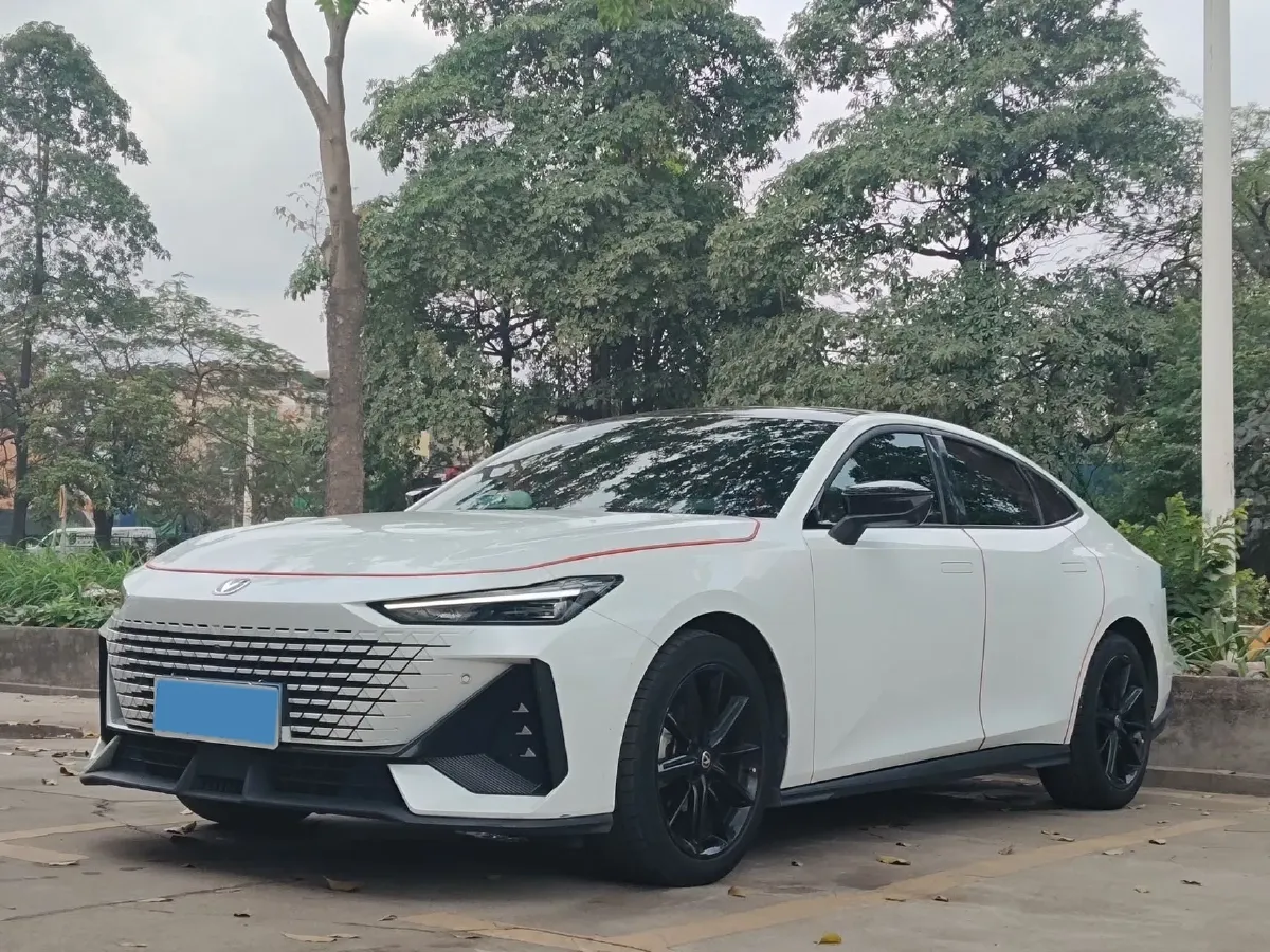 2023 ChangAn UNI-V 1.5T 188HP L4 7DCT,autocango,china used car exporter,china ev exporter,chinese used car exporter,chinese used ev exporter