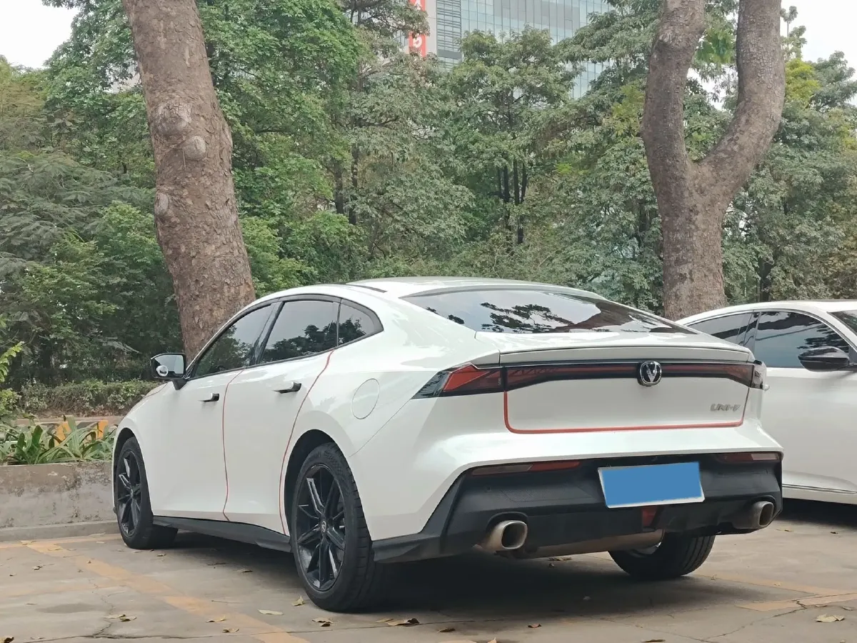 2023 ChangAn UNI-V 1.5T 188HP L4 7DCT,autocango,china used car exporter,china ev exporter,chinese used car exporter,chinese used ev exporter