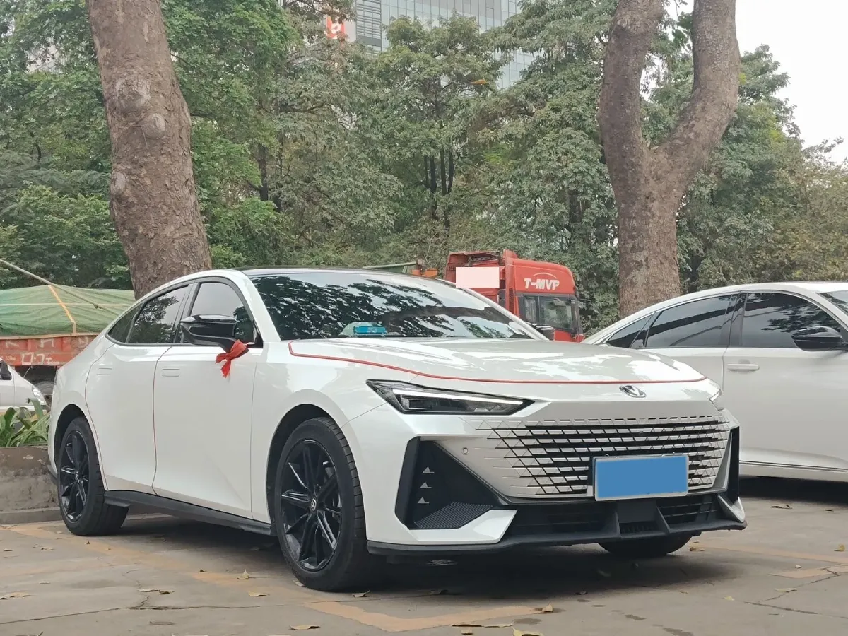 2023 ChangAn UNI-V 1.5T 188HP L4 7DCT,autocango,china used car exporter,china ev exporter,chinese used car exporter,chinese used ev exporter