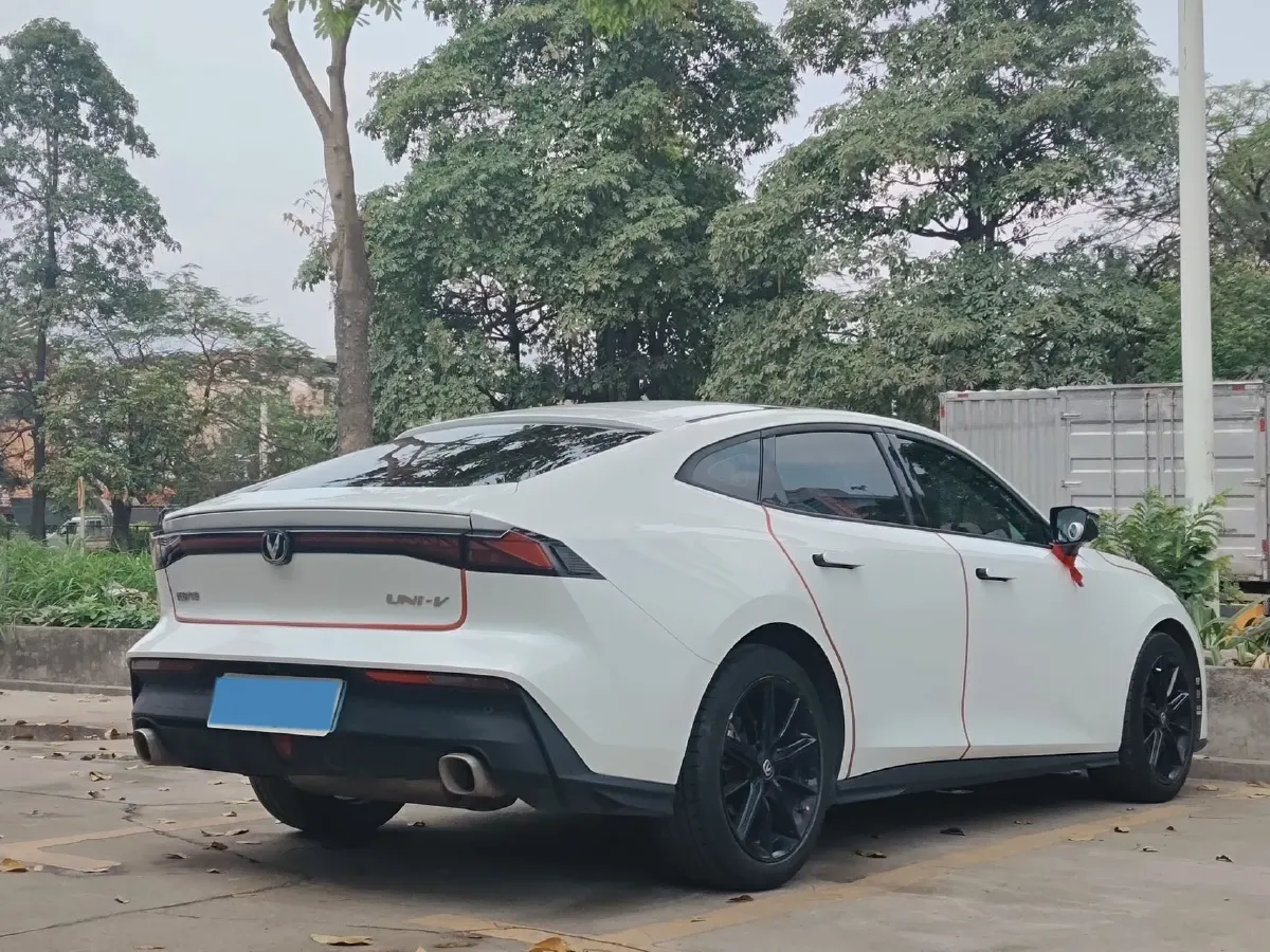 2023 ChangAn UNI-V 1.5T 188HP L4 7DCT,autocango,china used car exporter,china ev exporter,chinese used car exporter,chinese used ev exporter