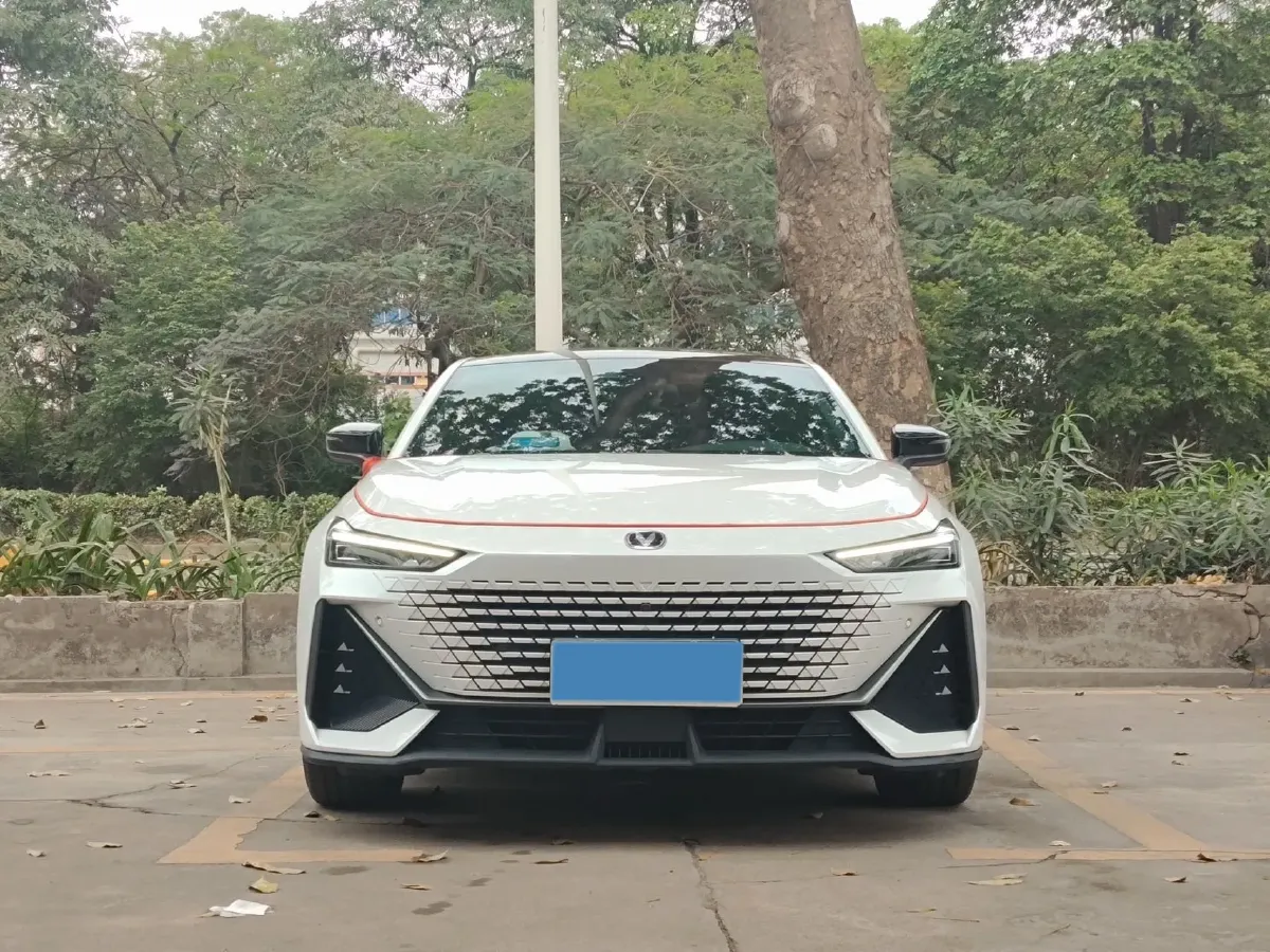 2023 ChangAn UNI-V 1.5T 188HP L4 7DCT,autocango,china used car exporter,china ev exporter,chinese used car exporter,chinese used ev exporter
