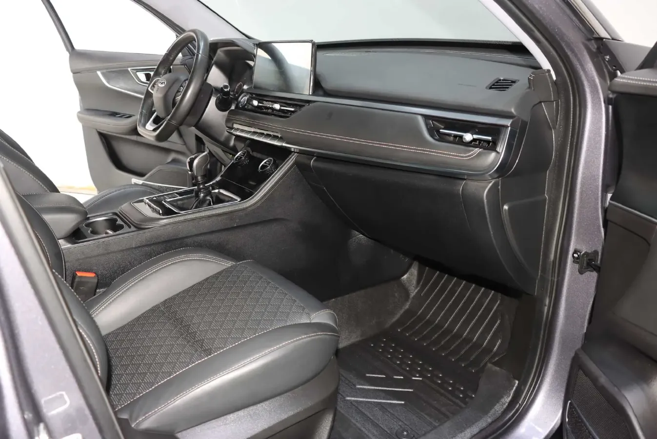 2024 Chery Tiggo 8 1.5T 156HP L4 6MT,autocango,china used car exporter,china ev exporter,chinese used car exporter,chinese used ev exporter