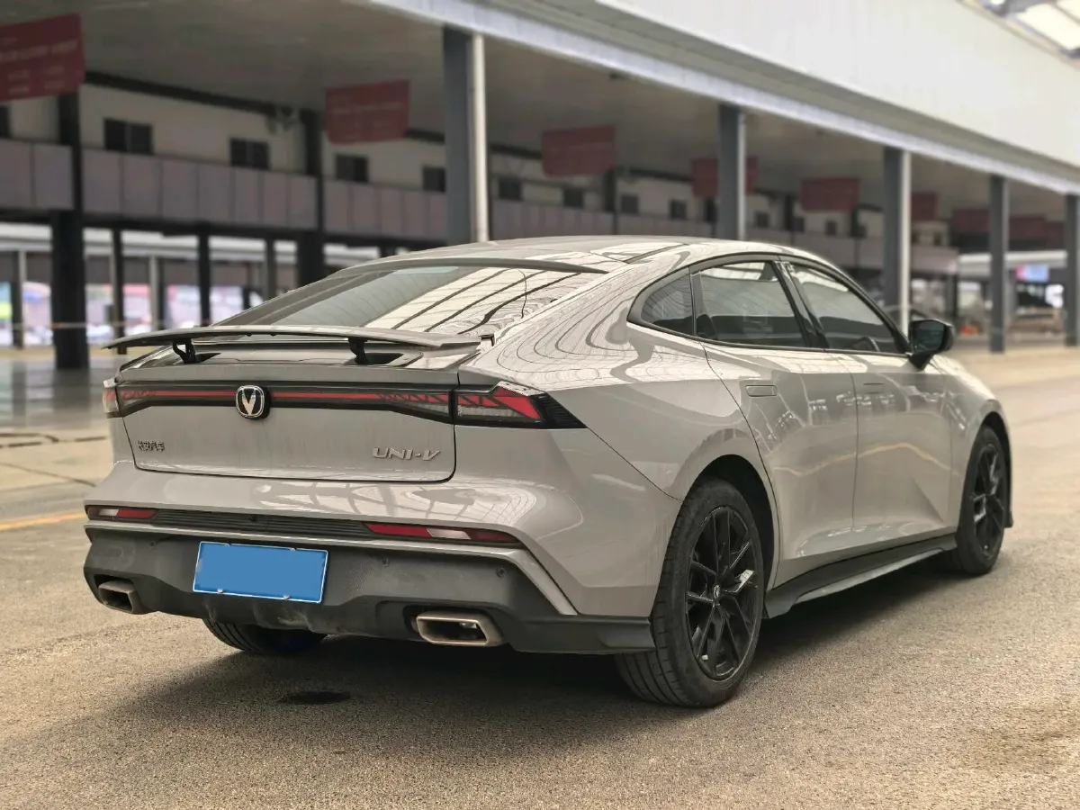 2024 ChangAn UNI-V 1.5T 188HP L4 7DCT,autocango,china used car exporter,china ev exporter,chinese used car exporter,chinese used ev exporter