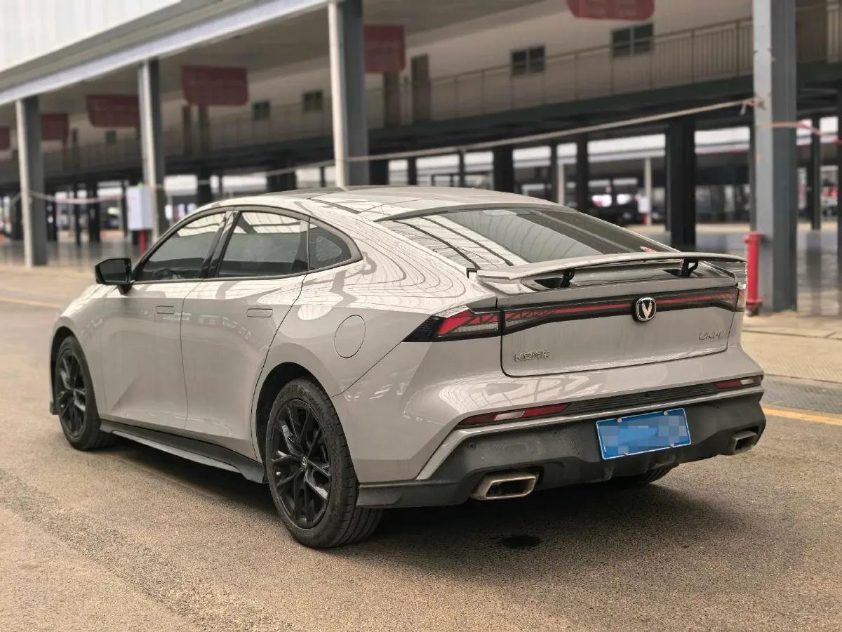 2024 ChangAn UNI-V 1.5T 188HP L4 7DCT,autocango,china used car exporter,china ev exporter,chinese used car exporter,chinese used ev exporter