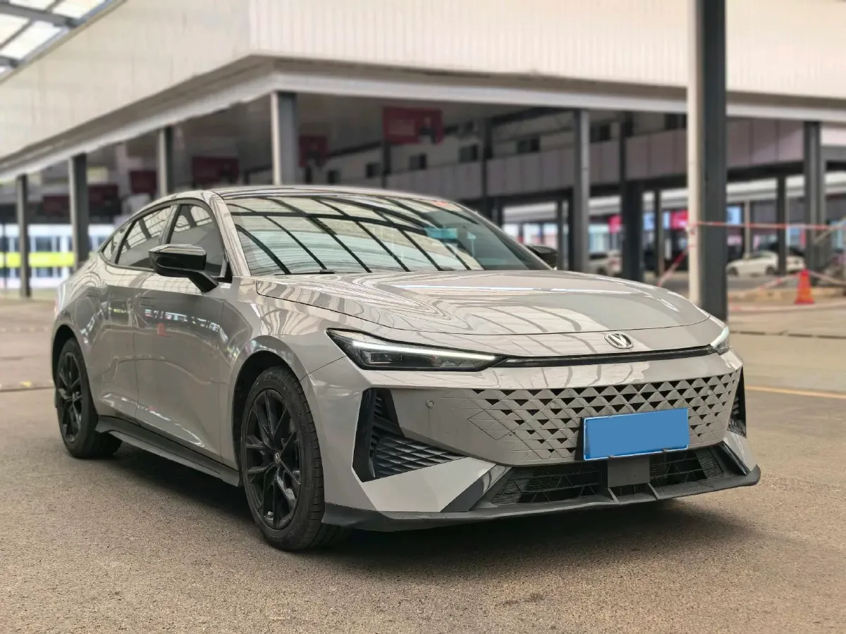 2024 ChangAn UNI-V 1.5T 188HP L4 7DCT,autocango,china used car exporter,china ev exporter,chinese used car exporter,chinese used ev exporter