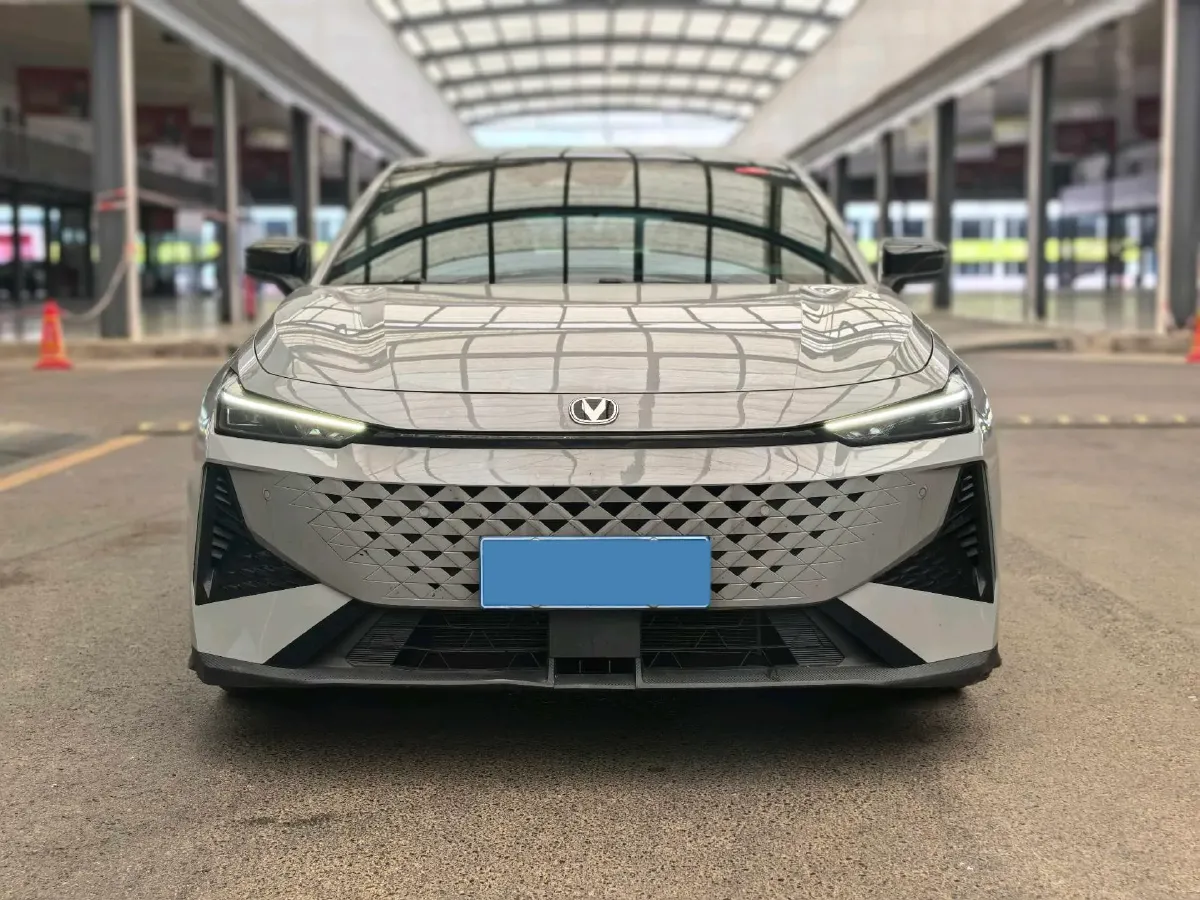 2024 ChangAn UNI-V 1.5T 188HP L4 7DCT,autocango,china used car exporter,china ev exporter,chinese used car exporter,chinese used ev exporter
