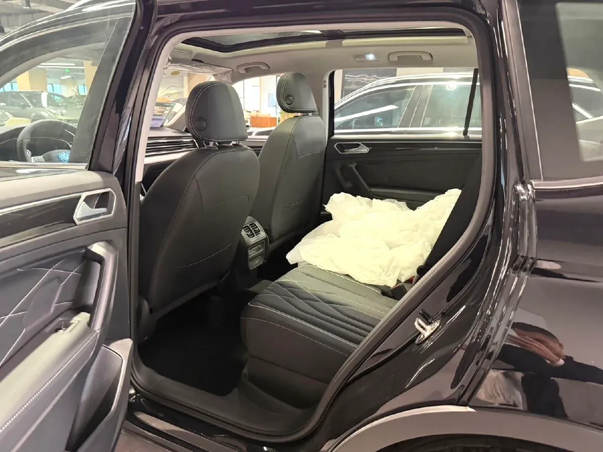 2023 Volkswagen Tiguan L 1.4T 150HP L4 6DCT PHEV 13KWH,autocango,china used car exporter,china ev exporter,chinese used car exporter,chinese used ev exporter