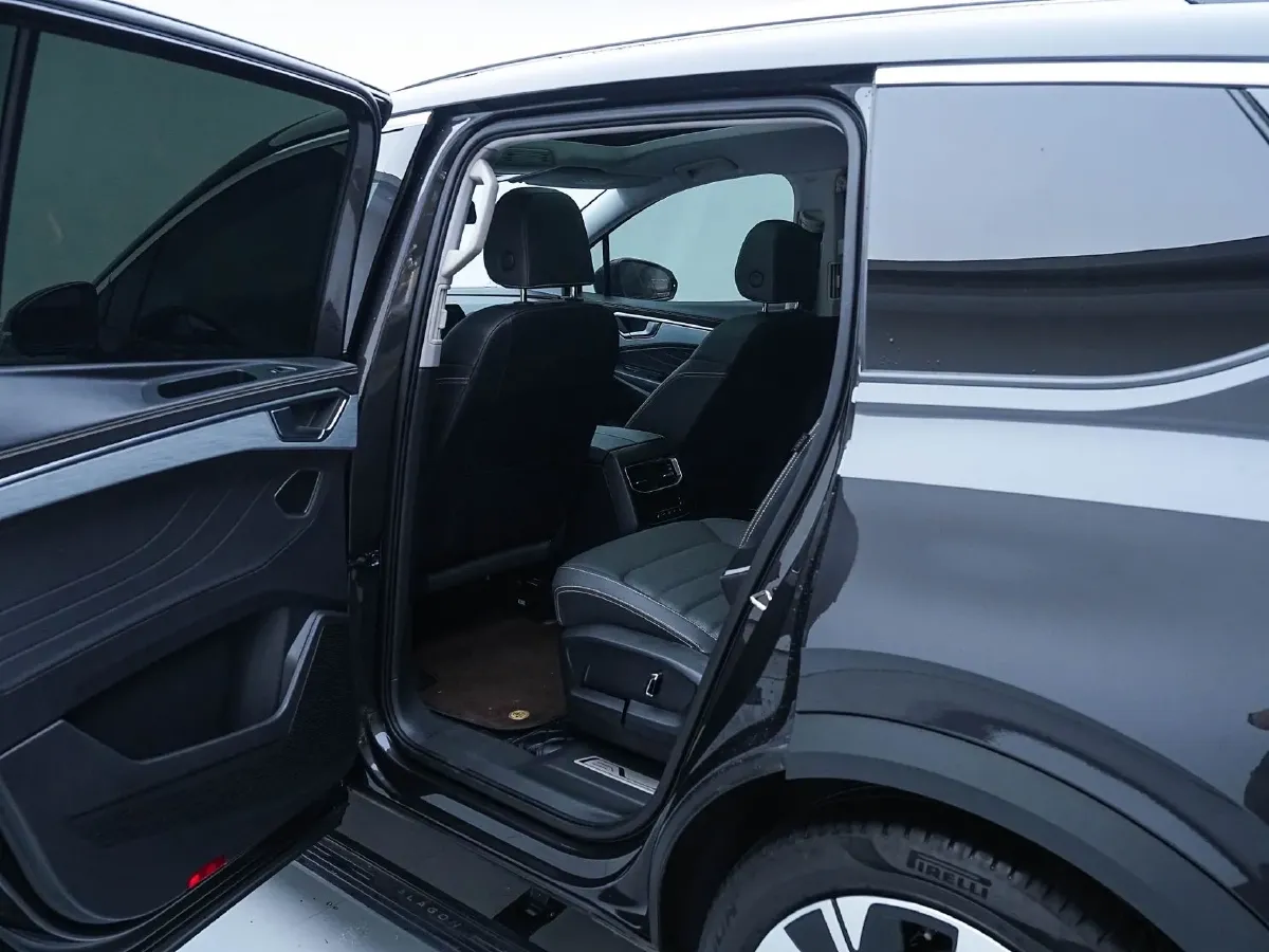 2024 Volkswagen Talagon 2.0T 220HP L4 7DCT,autocango,china used car exporter,china ev exporter,chinese used car exporter,chinese used ev exporter