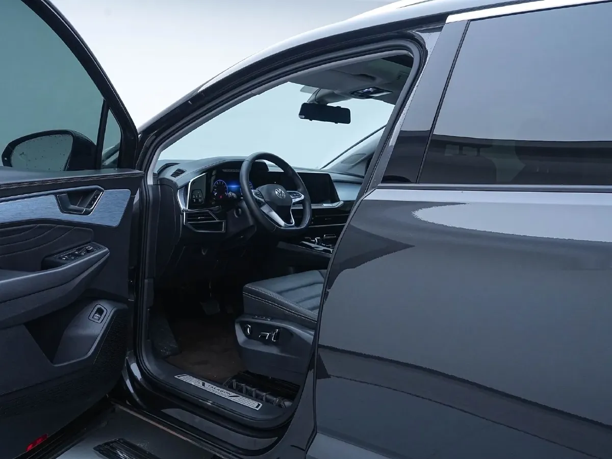 2024 Volkswagen Talagon 2.0T 220HP L4 7DCT,autocango,china used car exporter,china ev exporter,chinese used car exporter,chinese used ev exporter