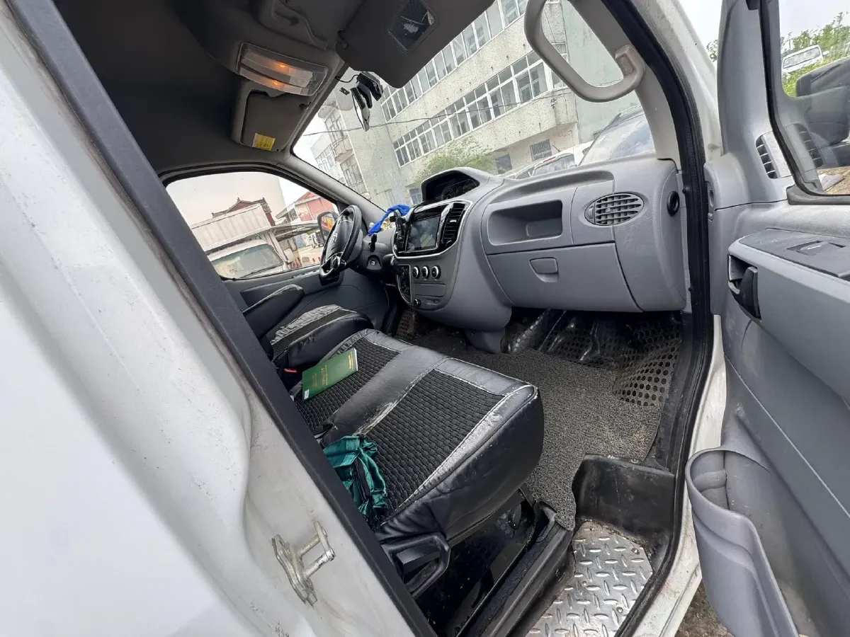 2020 MAXUS XinTu V80 2.5T 136HP L4 6MT,autocango,china used car exporter,china ev exporter,chinese used car exporter,chinese used ev exporter