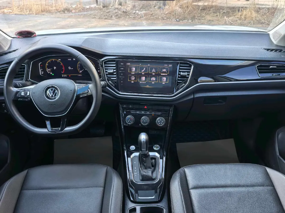 2021 Volkswagen T-Roc 1.4T 150HP L4 7DCT,autocango,china used car exporter,china ev exporter,chinese used car exporter,chinese used ev exporter