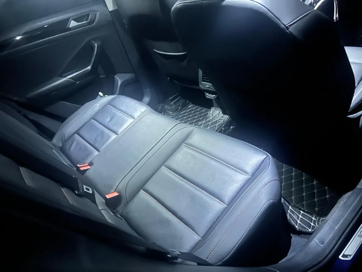 2021 Volkswagen T-Roc 1.4T 150HP L4 7DCT,autocango,china used car exporter,china ev exporter,chinese used car exporter,chinese used ev exporter