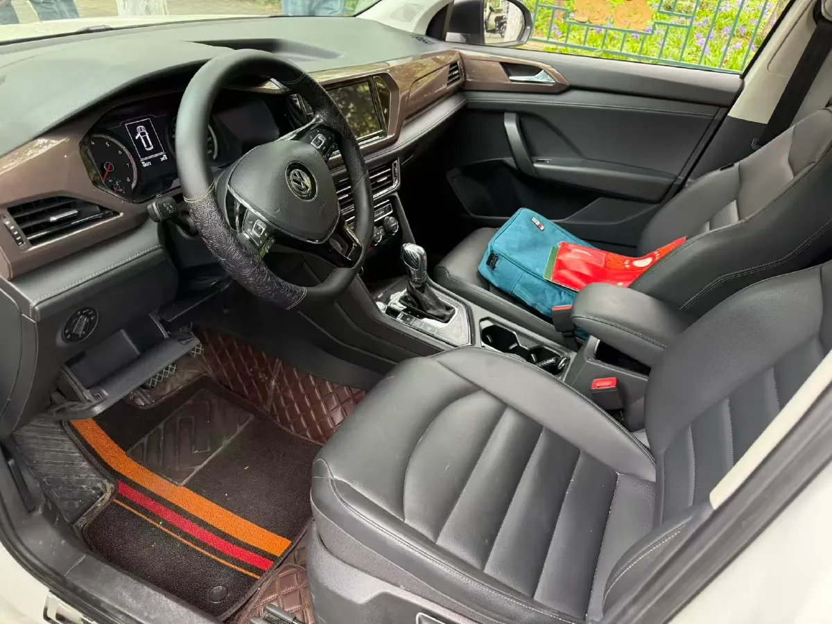 2019 MINI MINI 1.5T 102HP L3 7DCT,autocango,china used car exporter,china ev exporter,chinese used car exporter,chinese used ev exporter