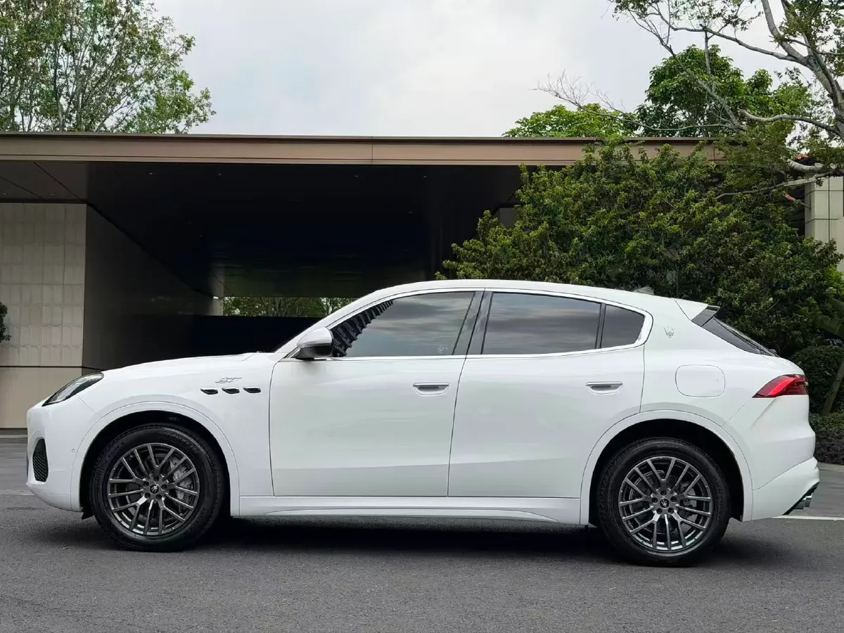 2023 Maserati Grecale 2.0T 300HP L4 8AT,autocango,china used car exporter,china ev exporter,chinese used car exporter,chinese used ev exporter
