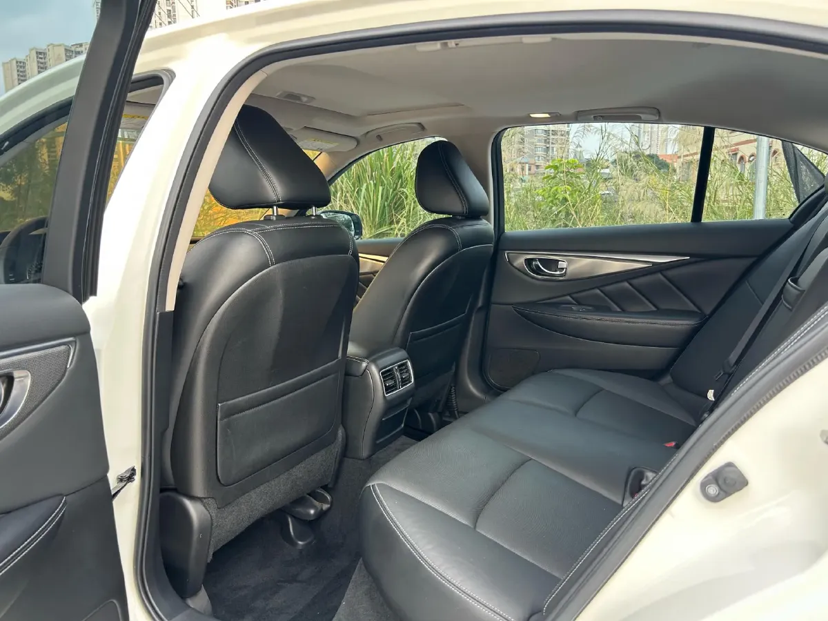 2018 Jeep Grand Commander 2.0T 265HP L4 9AT,autocango,china used car exporter,china ev exporter,chinese used car exporter,chinese used ev exporter