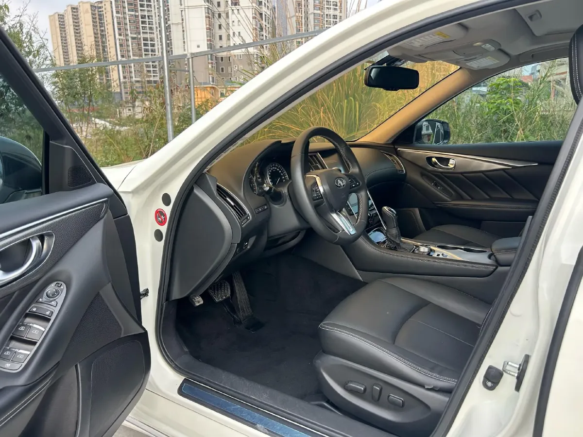 2018 Jeep Grand Commander 2.0T 265HP L4 9AT,autocango,china used car exporter,china ev exporter,chinese used car exporter,chinese used ev exporter