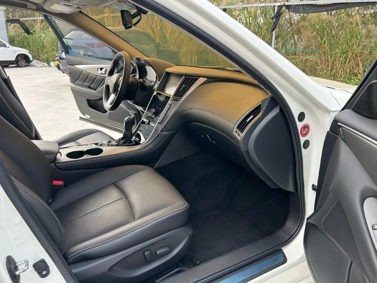 2018 Jeep Grand Commander 2.0T 265HP L4 9AT,autocango,china used car exporter,china ev exporter,chinese used car exporter,chinese used ev exporter