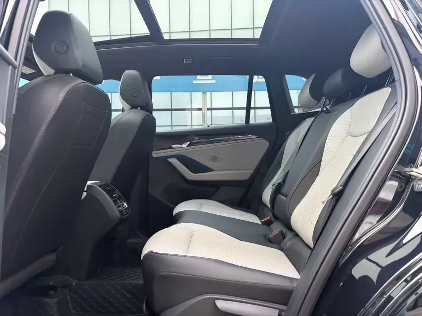 2025 Volkswagen Tiguan L 2.0T 220HP L4 7DCT,autocango,china used car exporter,china ev exporter,chinese used car exporter,chinese used ev exporter