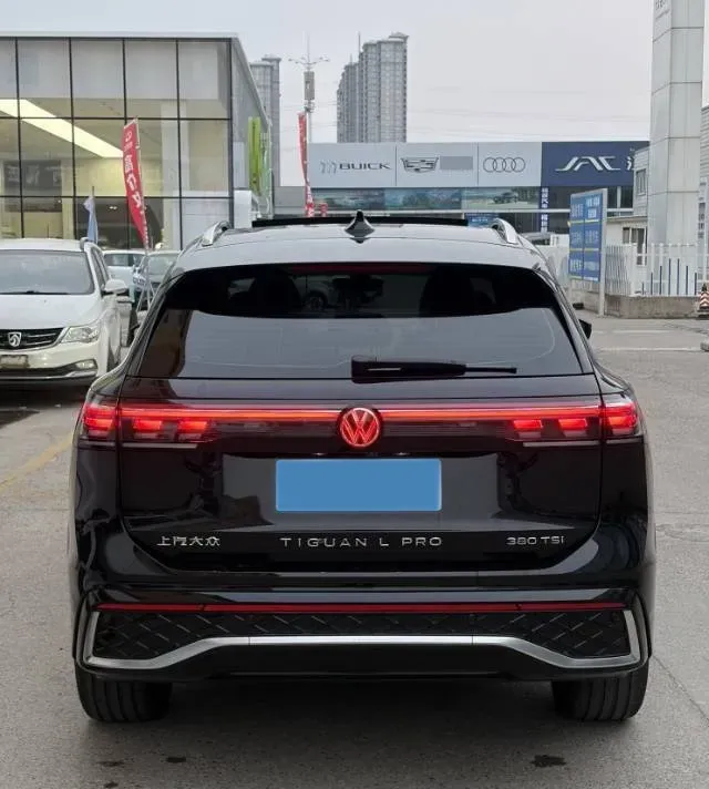2025 Volkswagen Tiguan L 2.0T 220HP L4 7DCT,autocango,china used car exporter,china ev exporter,chinese used car exporter,chinese used ev exporter